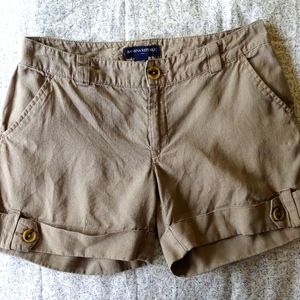 Banana Republic khaki linen shorts in size 6